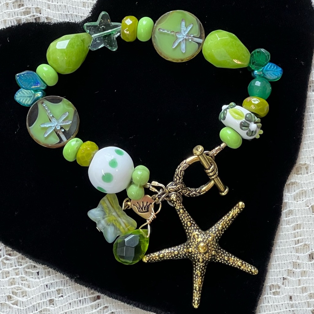 ⭐️Adorned Crown Assemblage beaches & butterflies green starfish bracelet